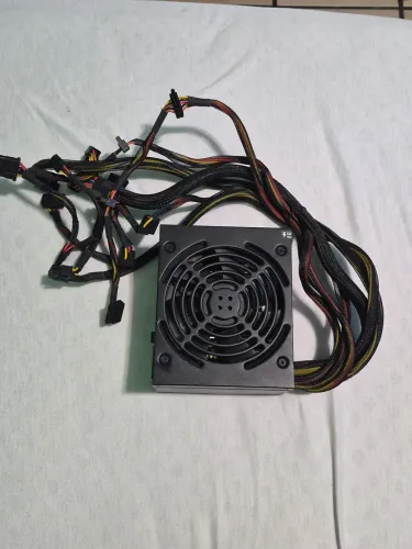 Fonte Corsair 650W VS650 80 Plus White - Excelente Estado