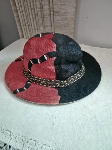 Chapéu Estilo Rústico Vermelho e Preto - Tam Único