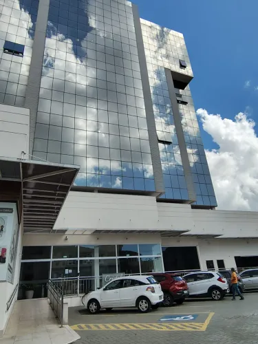 SALAS COMERCIAIS EM PREDIO IMPONENTE NOVO AO LADO DE JARDIM CAMBURI