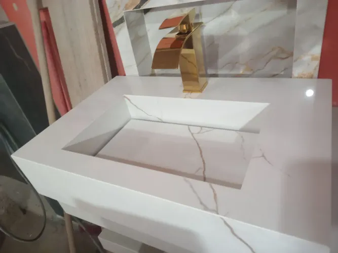Kit pia esculpida e torneira dourado