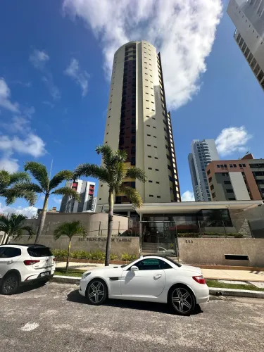 Ótimo apto em Tambaú com 3 suítes, lavabo, DCE e 2 vgs.   