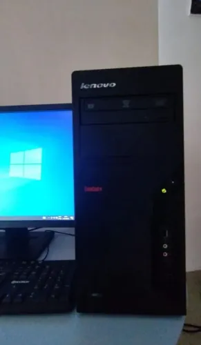 Computador com tela grande