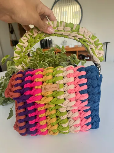 Bolsa em fio de malha