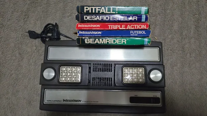 Vídeo game Intellivision com jogos