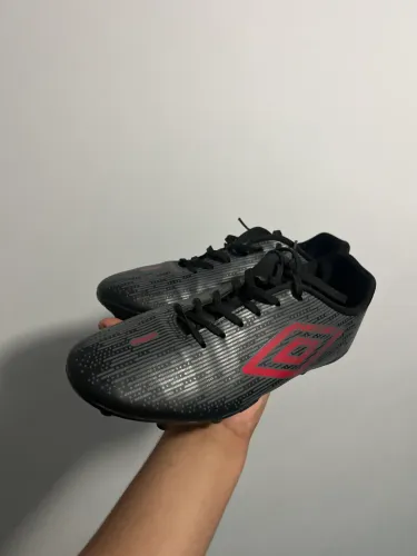 vendo chuteira umbro original tamanho 40