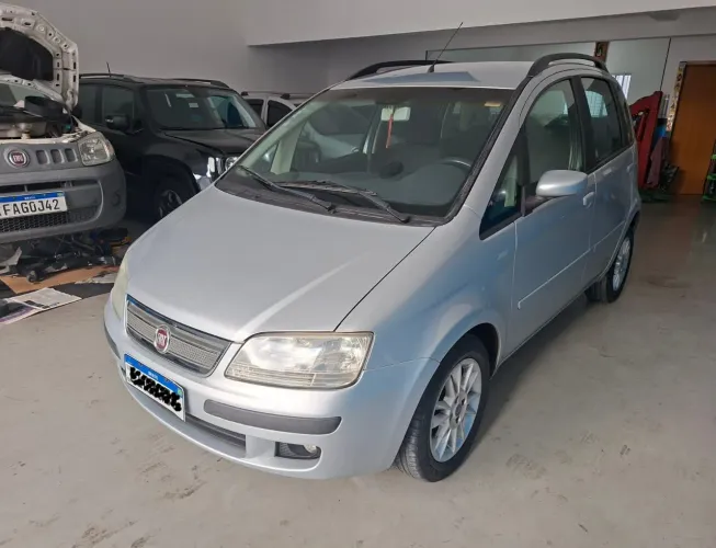 Fiat Idea ELX 1.4 MPI Fire Flex 8V 5P 2010