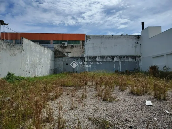 Terreno à venda no bairro Trindade com 377 m², ideal para seu projeto dos sonhos.