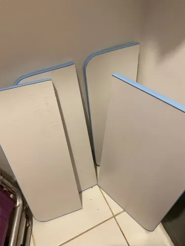 Prateleiras MDF branca com azul