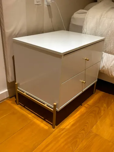 Par de Mesas de Cabeceira - Branco com Dourado