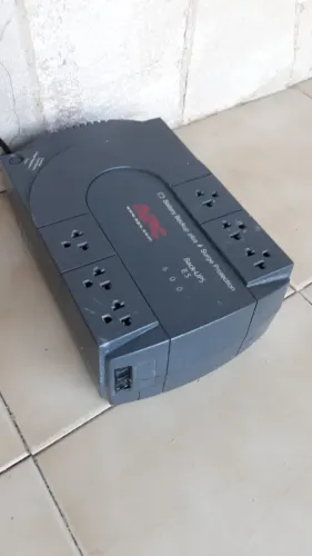 Nobreak APC Back-UPS ES 600VA, ótimo nobreak do modelo americano.