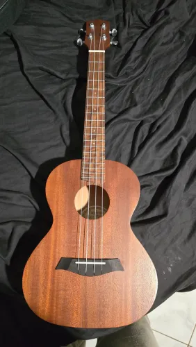 Ukulele Tagima 21k