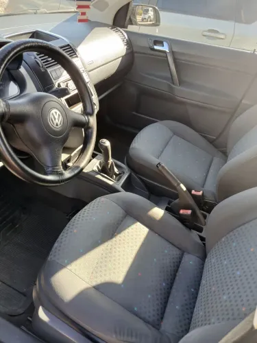 Volkswagen Polo Sedan 1.6 MI 101cv 8V 4P 2004