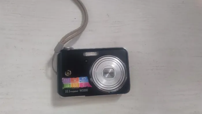 Câmera digital GE W1000 10MP (NÃO LIGA)