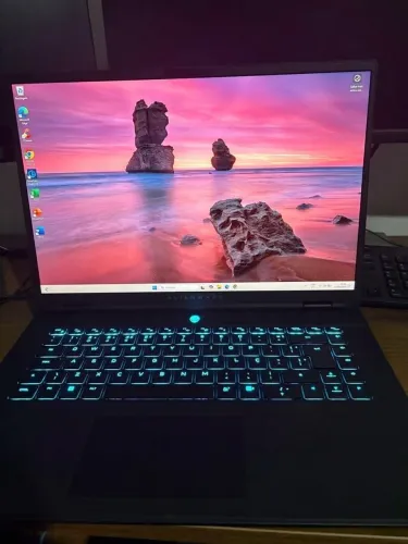 Alienware M16 R2 - 32GB RAM - RTX4060 8GB