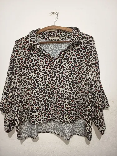 Cropped camisa oncinha GG