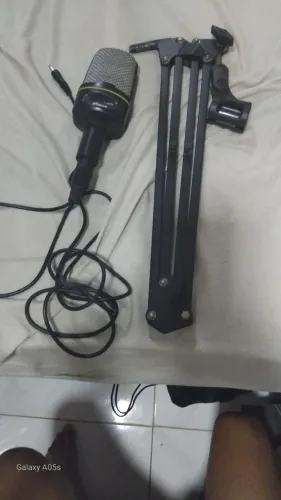 Microfone e braço articulado 
