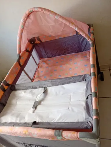 Berço portátil Voyage com trocador POUCO USO