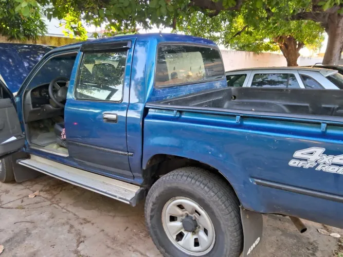 Toyota Hilux CD SR5 4X4 2.8 Diesel 1998