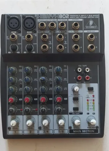 Mesa de Som Behringer