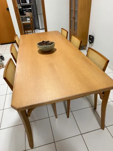 Mesa de madeira + 6 cadeiras- 2,20 por 1,20- NOVA R$:4000,00