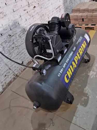 <br>Compressor de Ar Industrial Chiaperini CJ 20+ APV 250 Litros - 5 HP