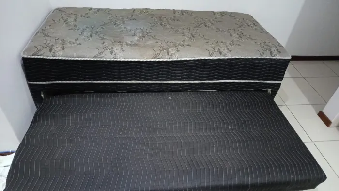 Vendo Bicama box de solteiro