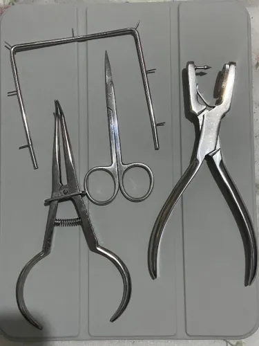 Arco young, perfurador de lençol, pinça porta grampo e tesoura - Kit restauração