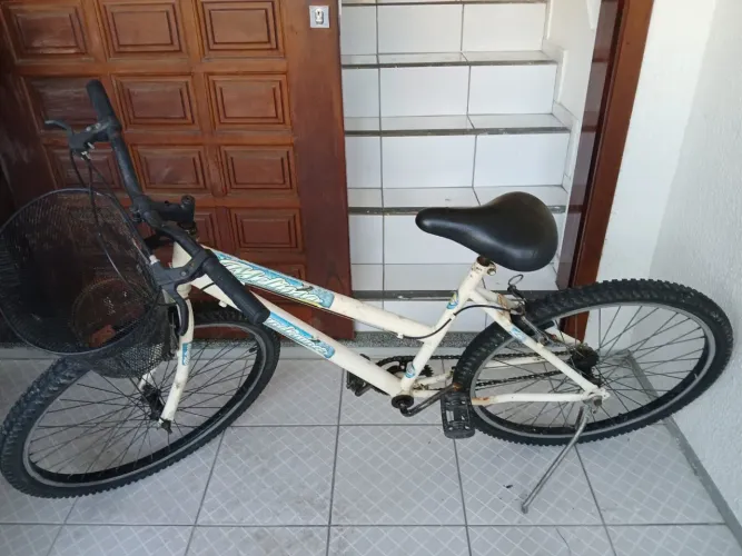 Bike Aro 26 com Cestinha (Funciona Tudo) - R$ 180 Sem Menos