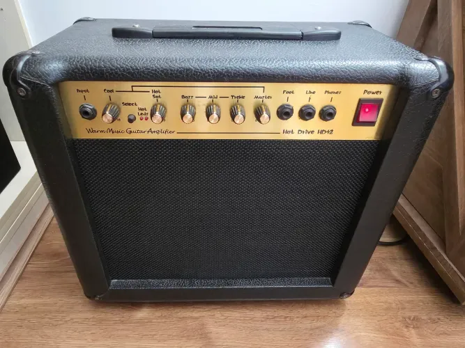Amplificador para Guitarra com Pedaleira Warm Music Hot Drive HD42 42W RMS