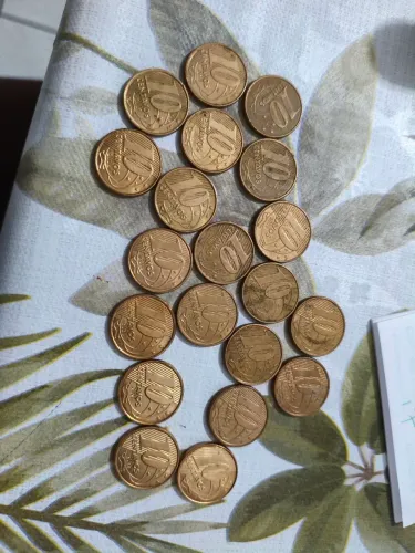 .24 moedas de 10 centavos