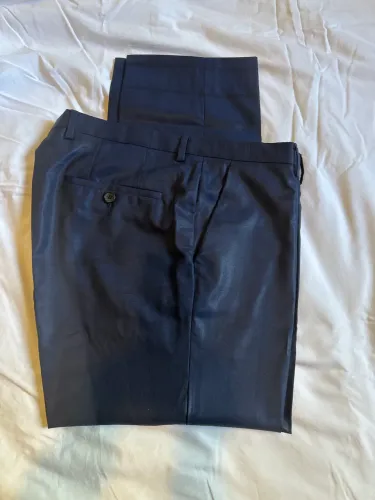 Calça HUGO BISS TAMANHO 44 cor azul marinho