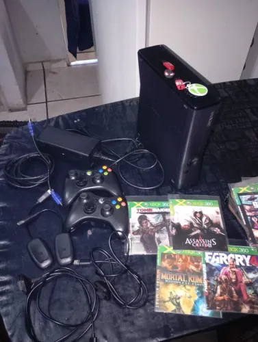 CONSOLE XBOX30 COM FIFA25 e com mais de 90 jogos , inclui alguns como GTA5, RD1, FIFA 25