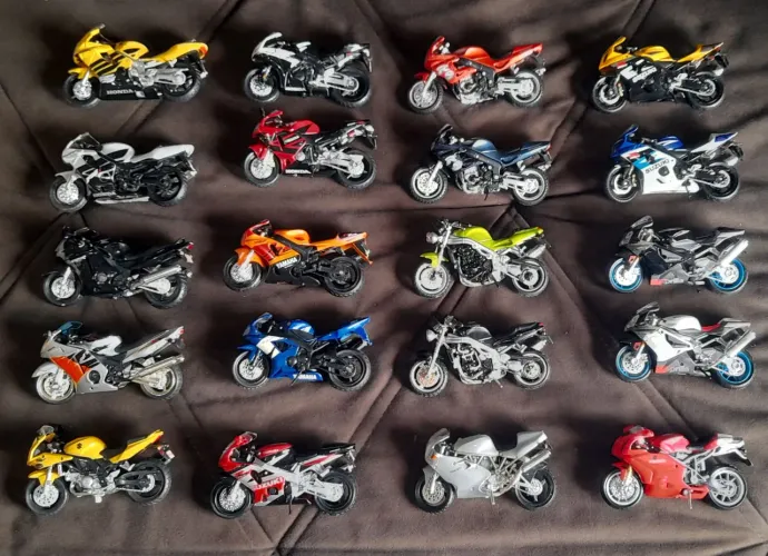 Miniatura de Moto 1:18 Diversas marcas