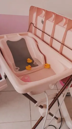 Banheira com trocador bugorito rosé 