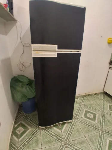 Geladeira Continental Duplex (Preta) - Para peças ou conserto