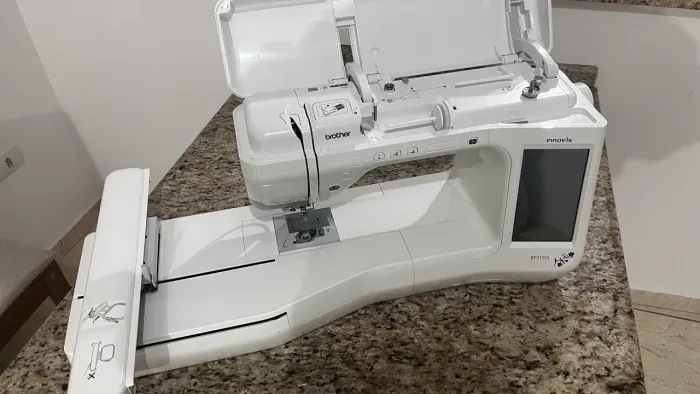 Máquina de Bordar Brother BP2150L Innov-is + 3 Bastidores - Estado de Nova!