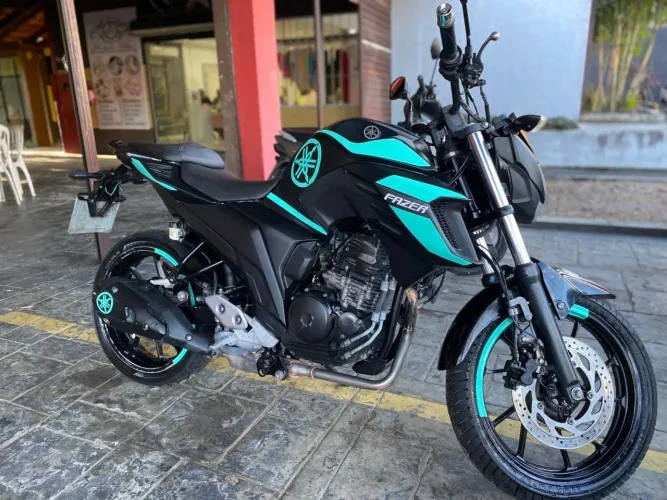 Yamaha Fazer 250 Pantera negra, 2021