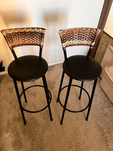 VENDO 2 BANQUETAS ALTAS 80cm o assento e 105cm de altura total