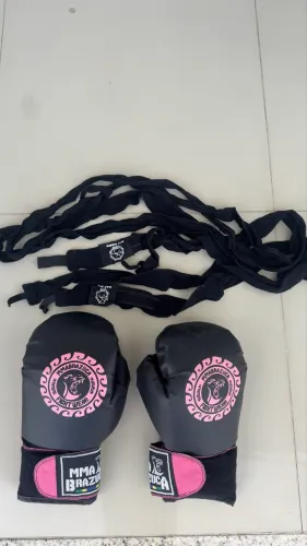 Kit Luvas de Boxe/Muay Thai + Bandagens MMA Brazil