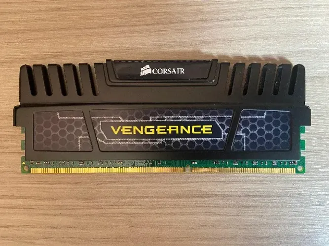 Memoria Corsair 8G DDR3 1600MHz - Perfeitas condições