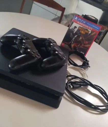 Playstation 4 Slim / 1TB Completo / 2 controles originais ?