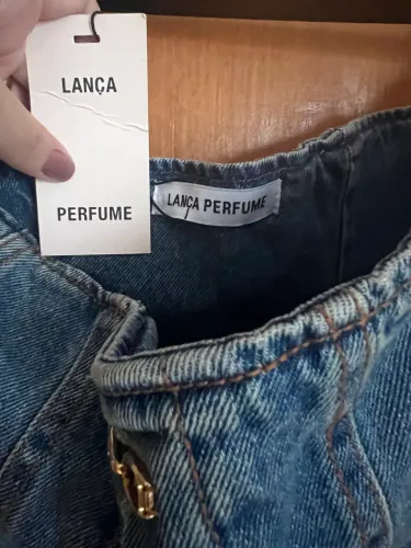 Macacão lança perfume