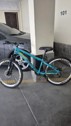 Vendo bicicleta esportiva.