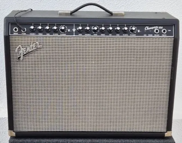 Amplificador Fender Champion 100W com footswitch
