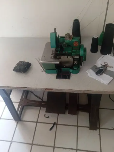 Máquina de costura industrial