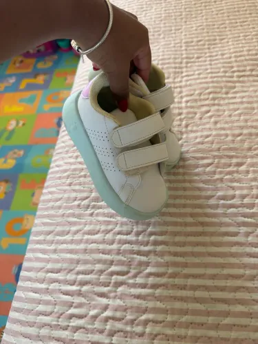 Tênis adidas