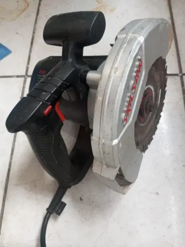 Vendo uma serra circular para madeira skilsaw