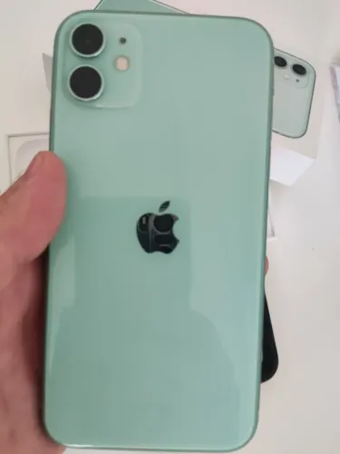 iPhone 11 verde, 80% de bateria