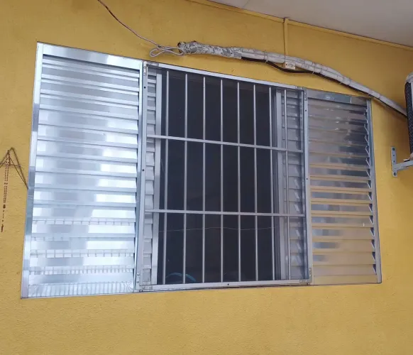 Janela  grande  com Grade 2 00×1,20