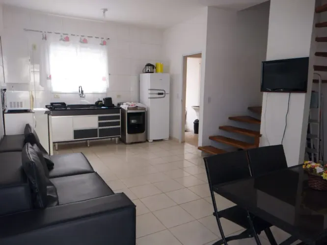 Sobrado geminado para venda na Praia de Boraceia possui 63 metros quadrados com 2 quartos